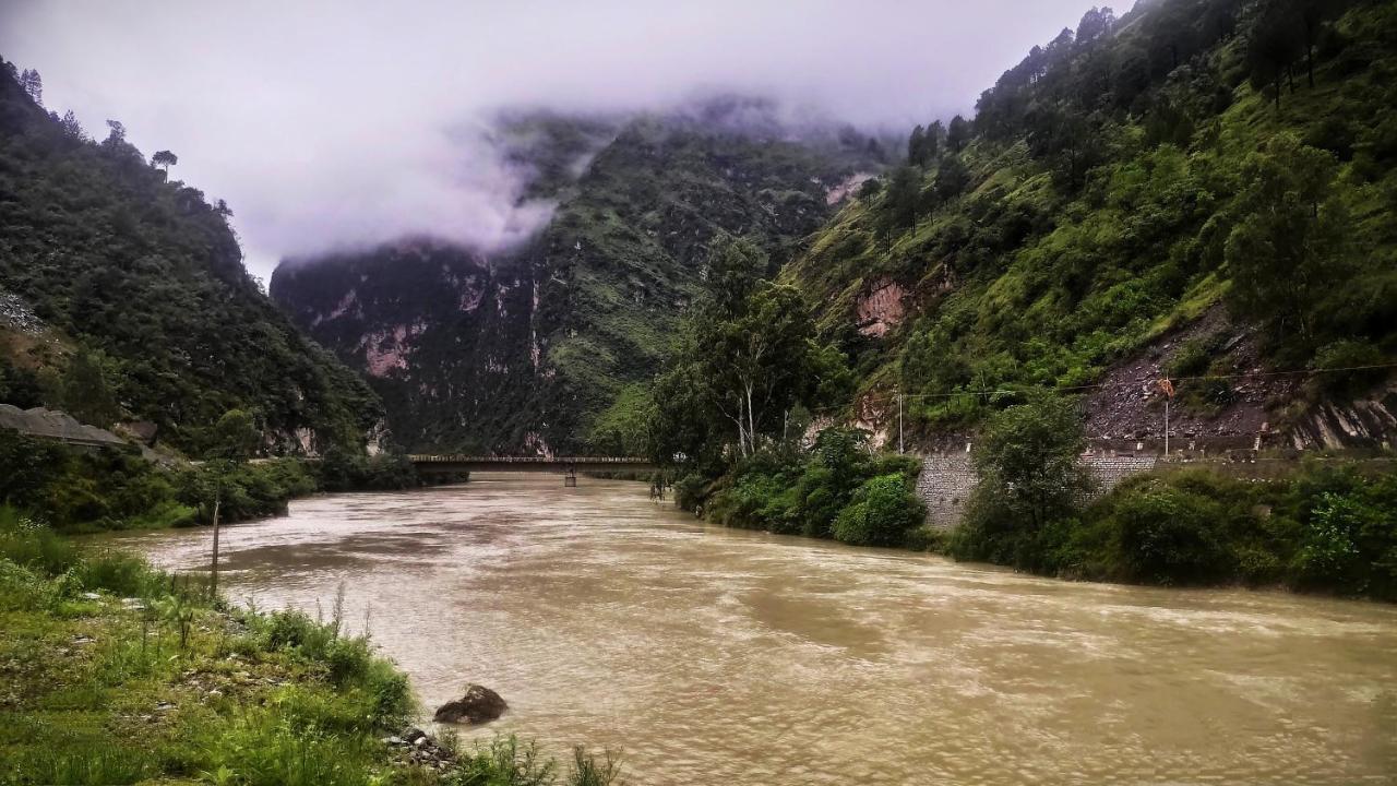 Tirthan Grand Riverside Banjār Eksteriør bilde