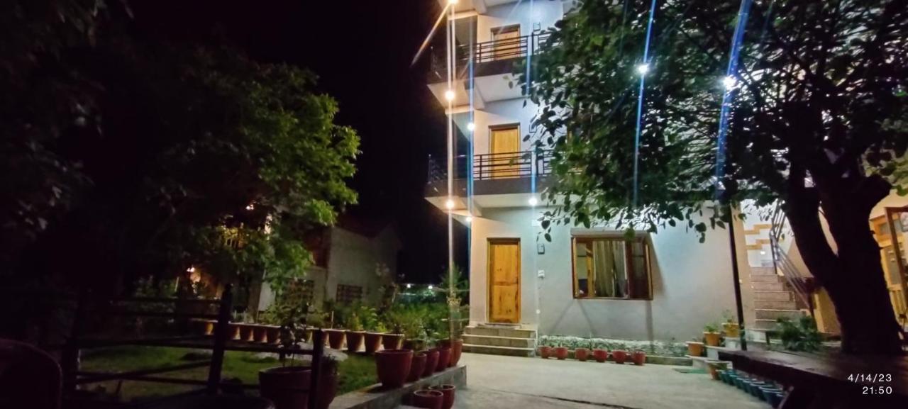 Tirthan Grand Riverside Banjār Eksteriør bilde