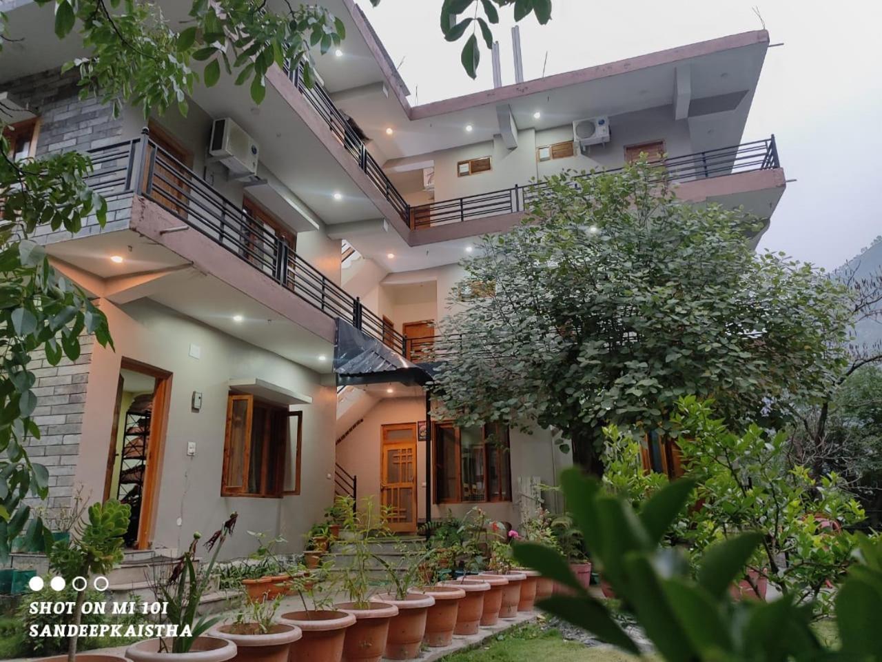 Tirthan Grand Riverside Banjār Eksteriør bilde