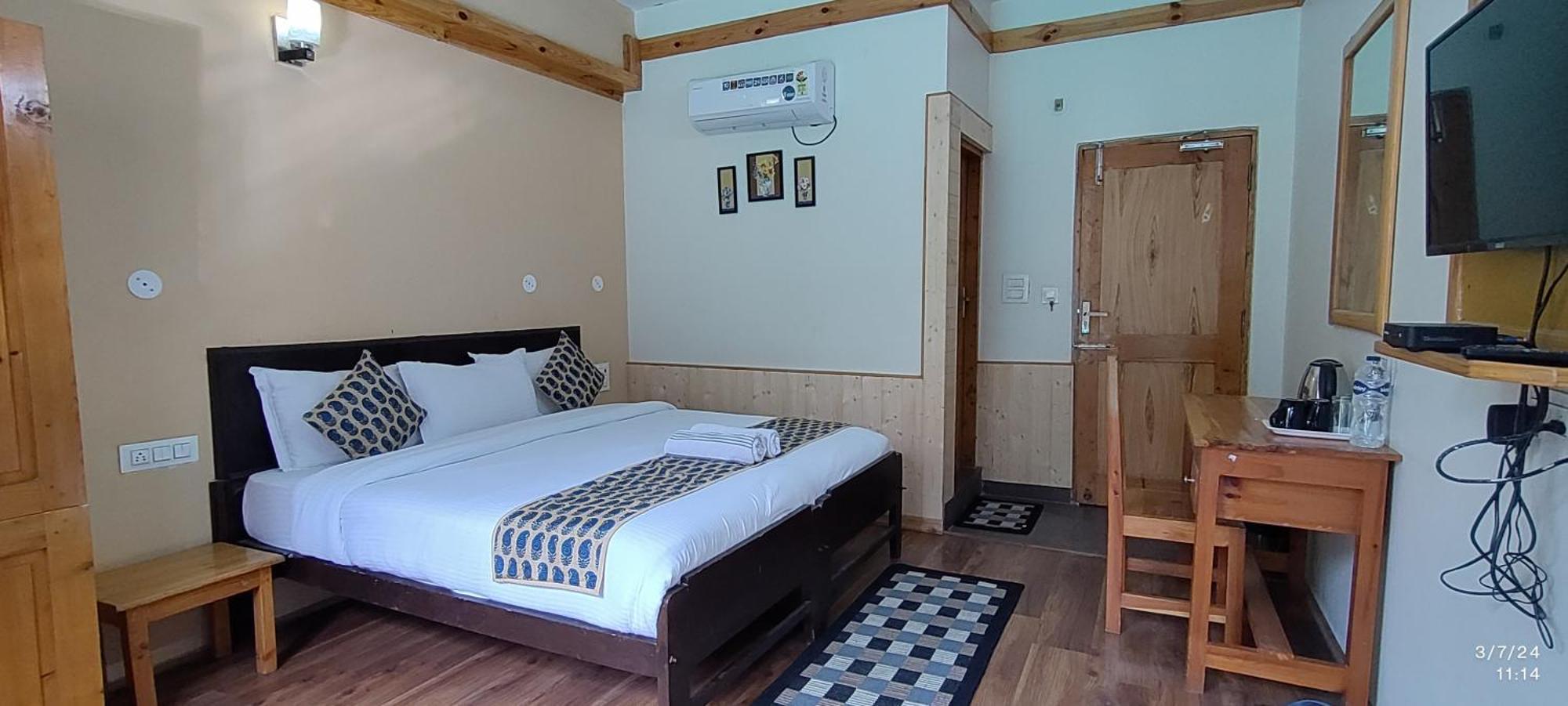 Tirthan Grand Riverside Banjār Eksteriør bilde