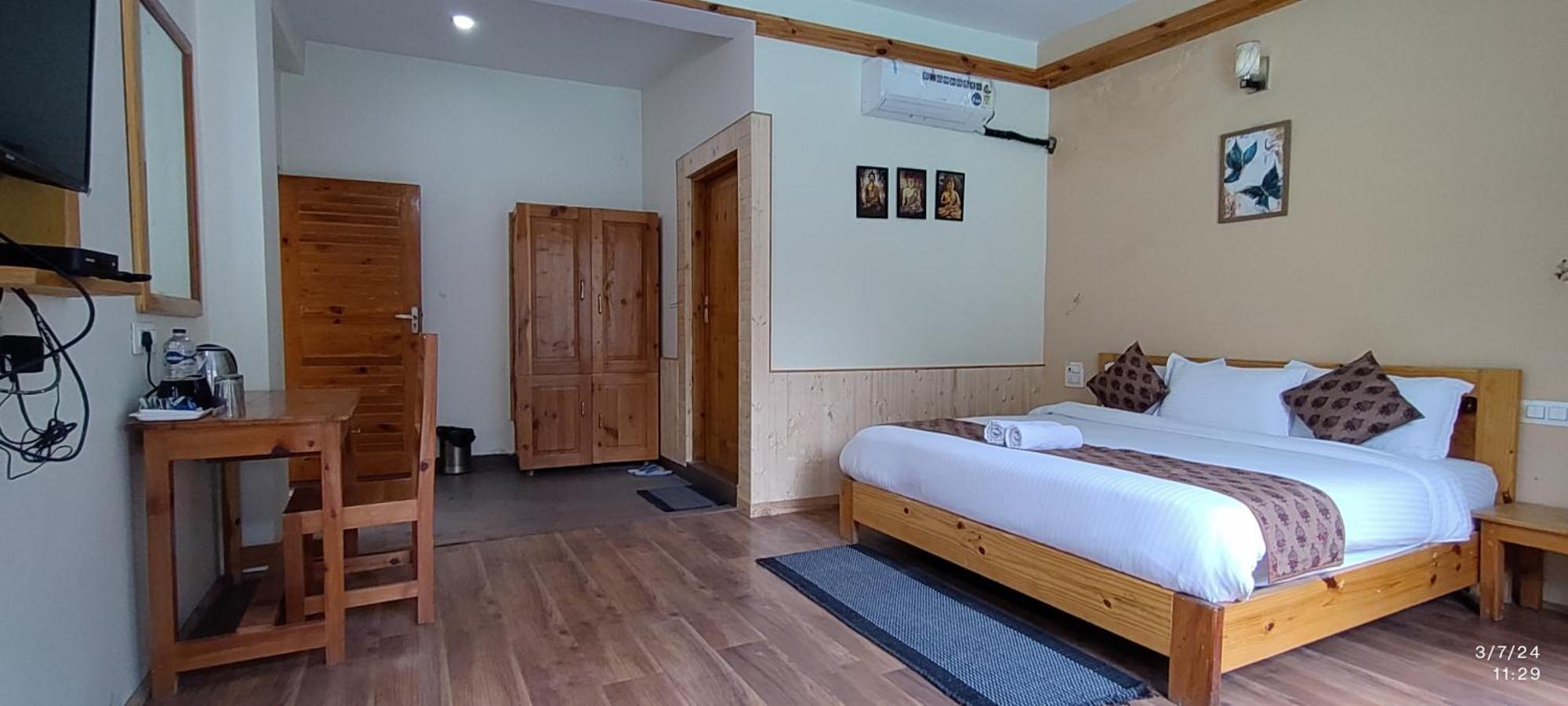 Tirthan Grand Riverside Banjār Eksteriør bilde