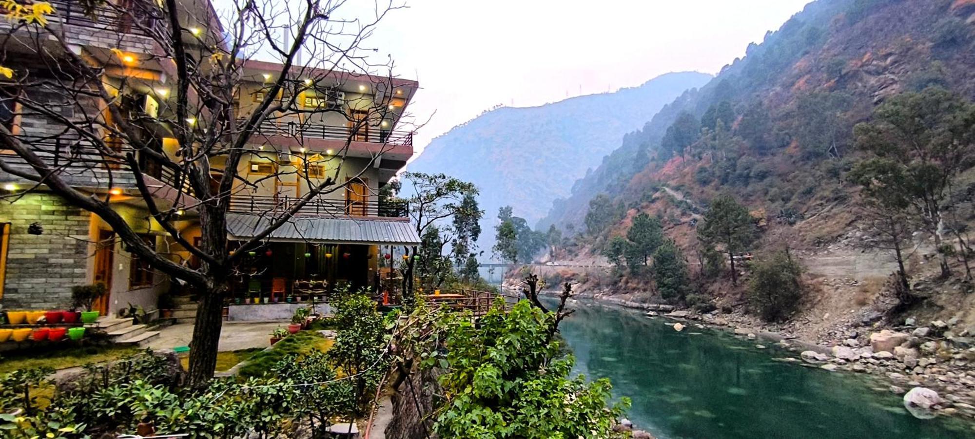 Tirthan Grand Riverside Banjār Eksteriør bilde